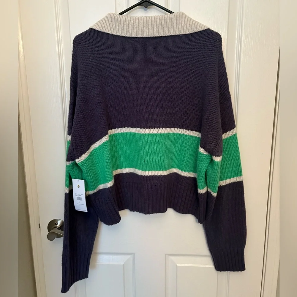 Spiritual Gangster V-Neck Sweater in Navy and Green - Picture 5 of 6